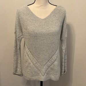 Elegant Women's Light Gray V-Neck Sweater